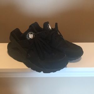 Men’s Nike Haurache Size 8.5 (Color Black)